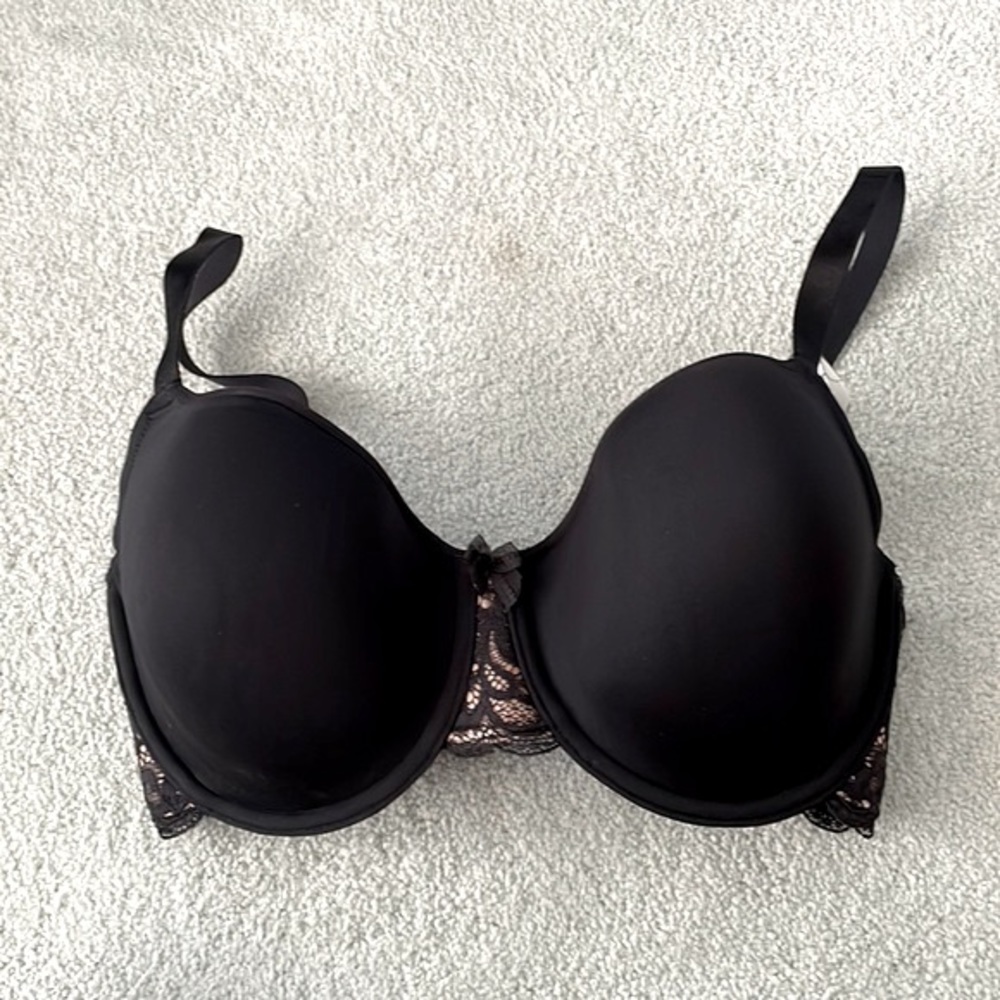 Wacoal black lightly lined underwire bra